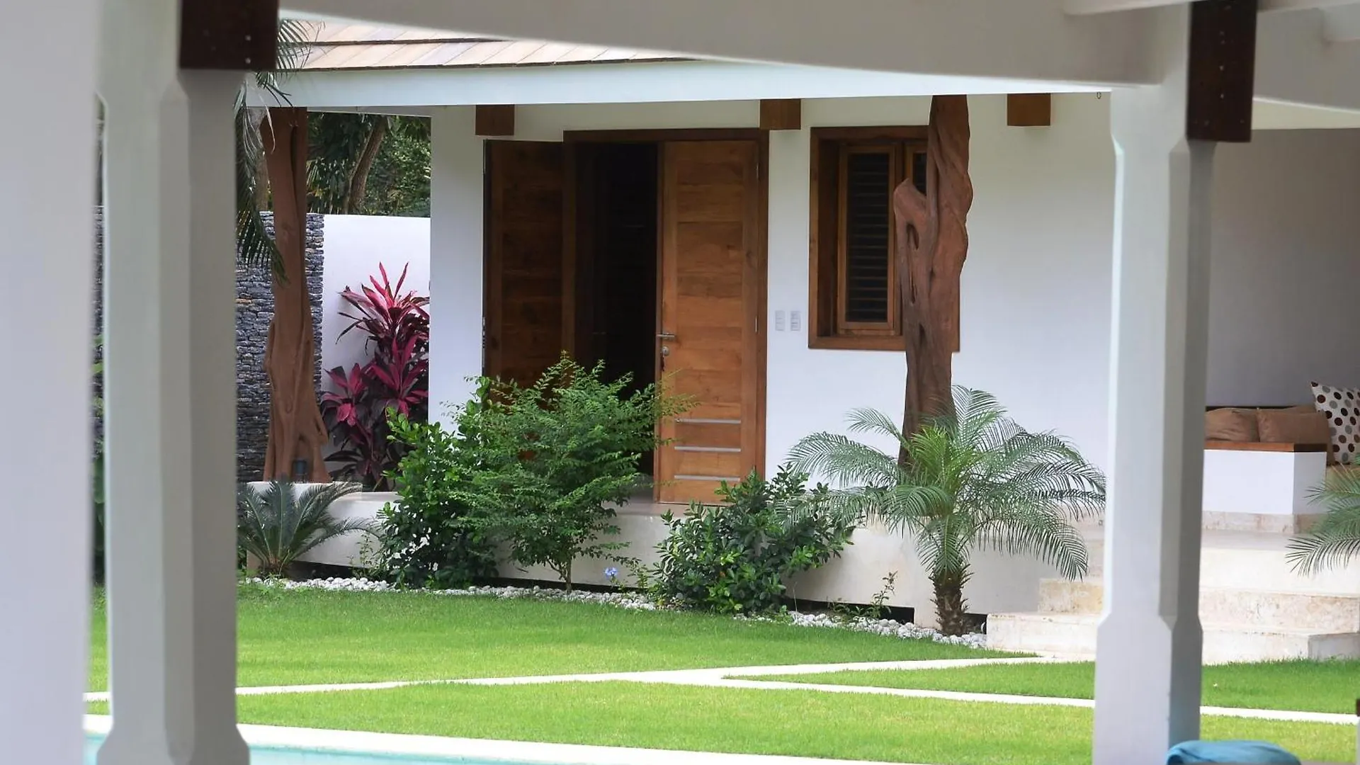 Seaside Villa With Housekeeping Staff - Las Terrenas