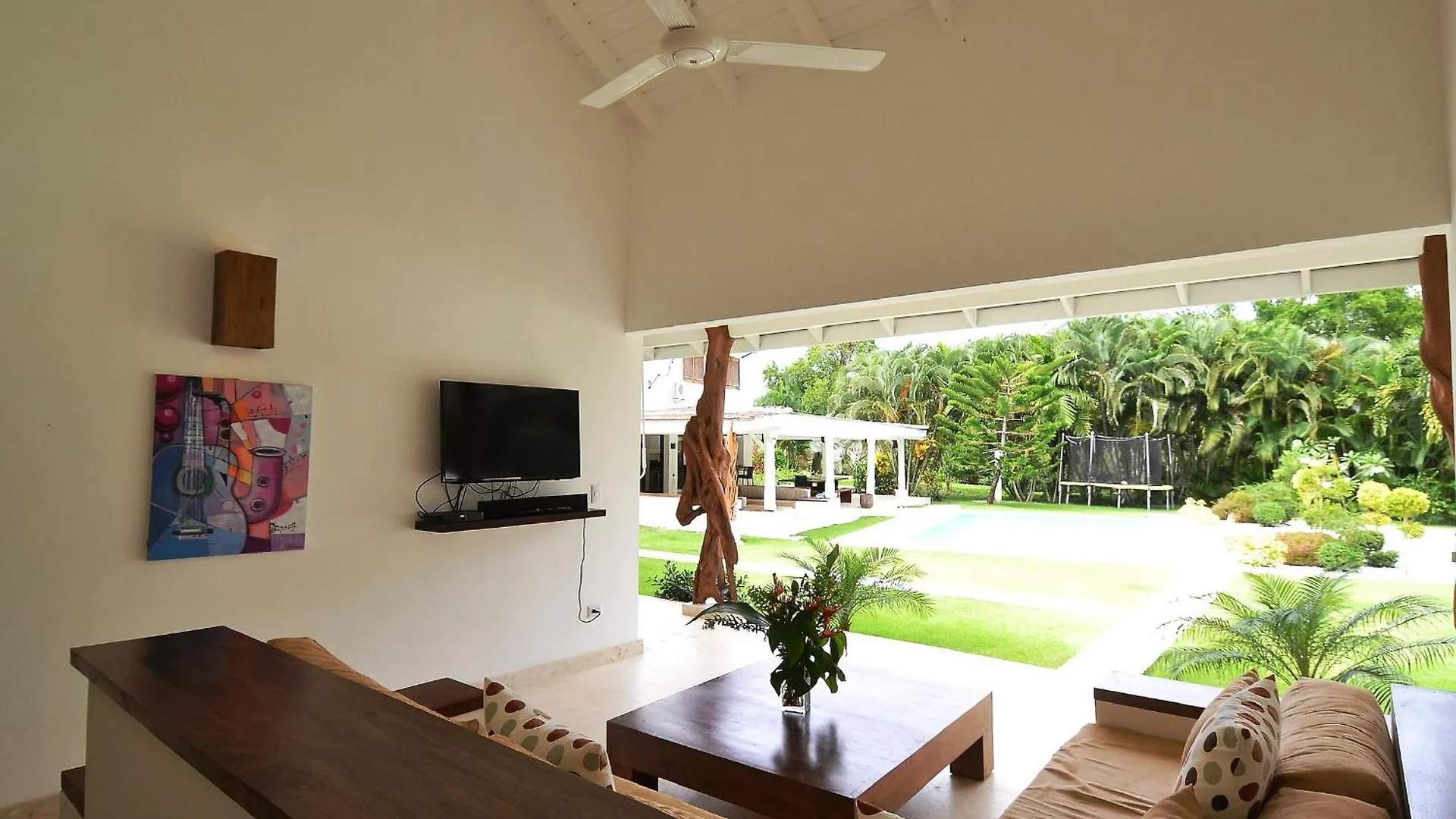 Seaside Villa With Housekeeping Staff - Las Terrenas