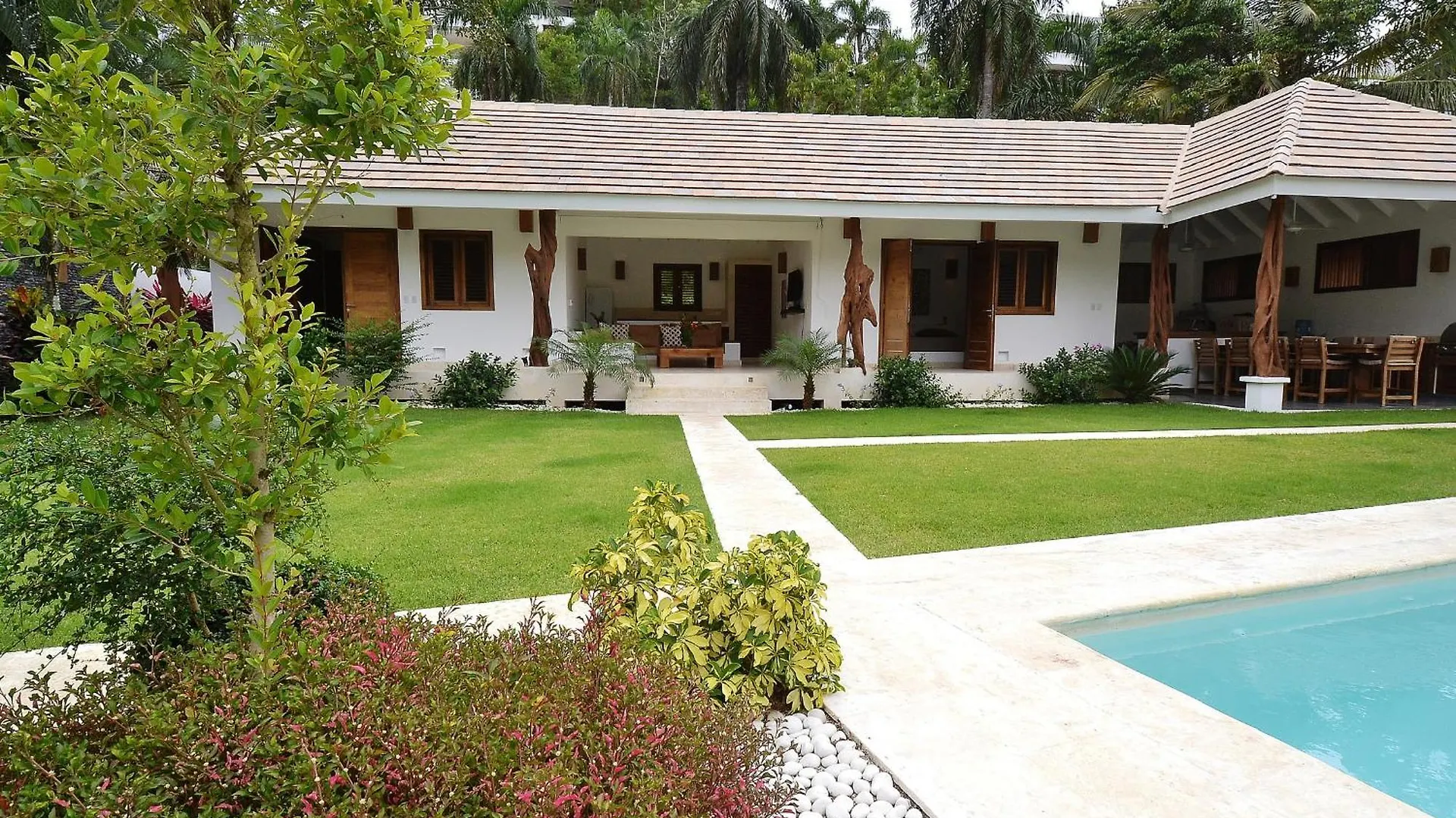 Seaside Villa With Housekeeping Staff - Las Terrenas 0*,  República Dominicana
