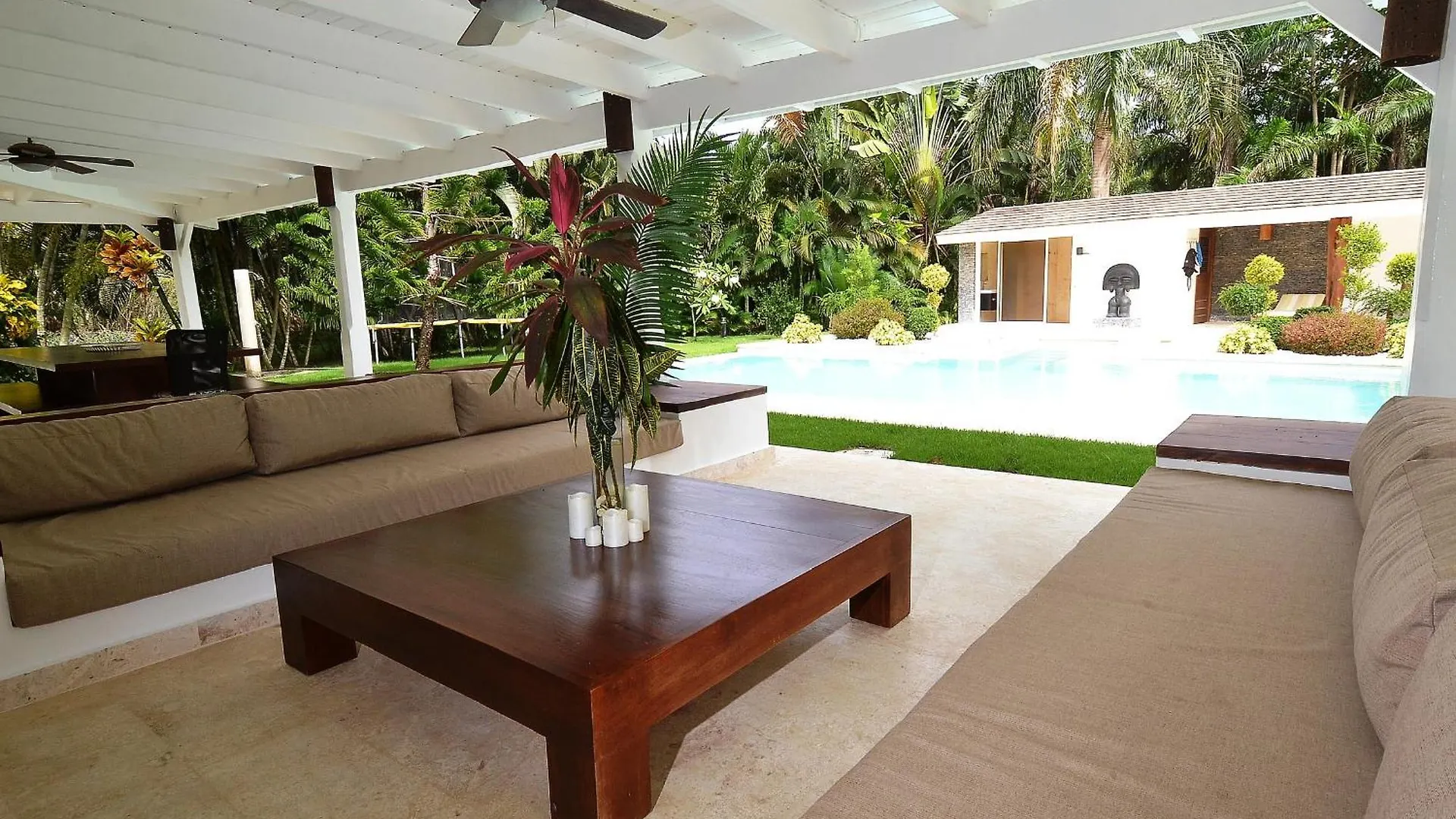 Seaside Villa With Housekeeping Staff - Las Terrenas