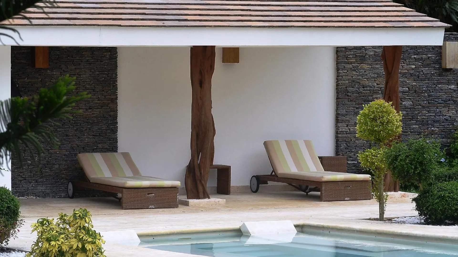 Seaside Villa With Housekeeping Staff - Las Terrenas