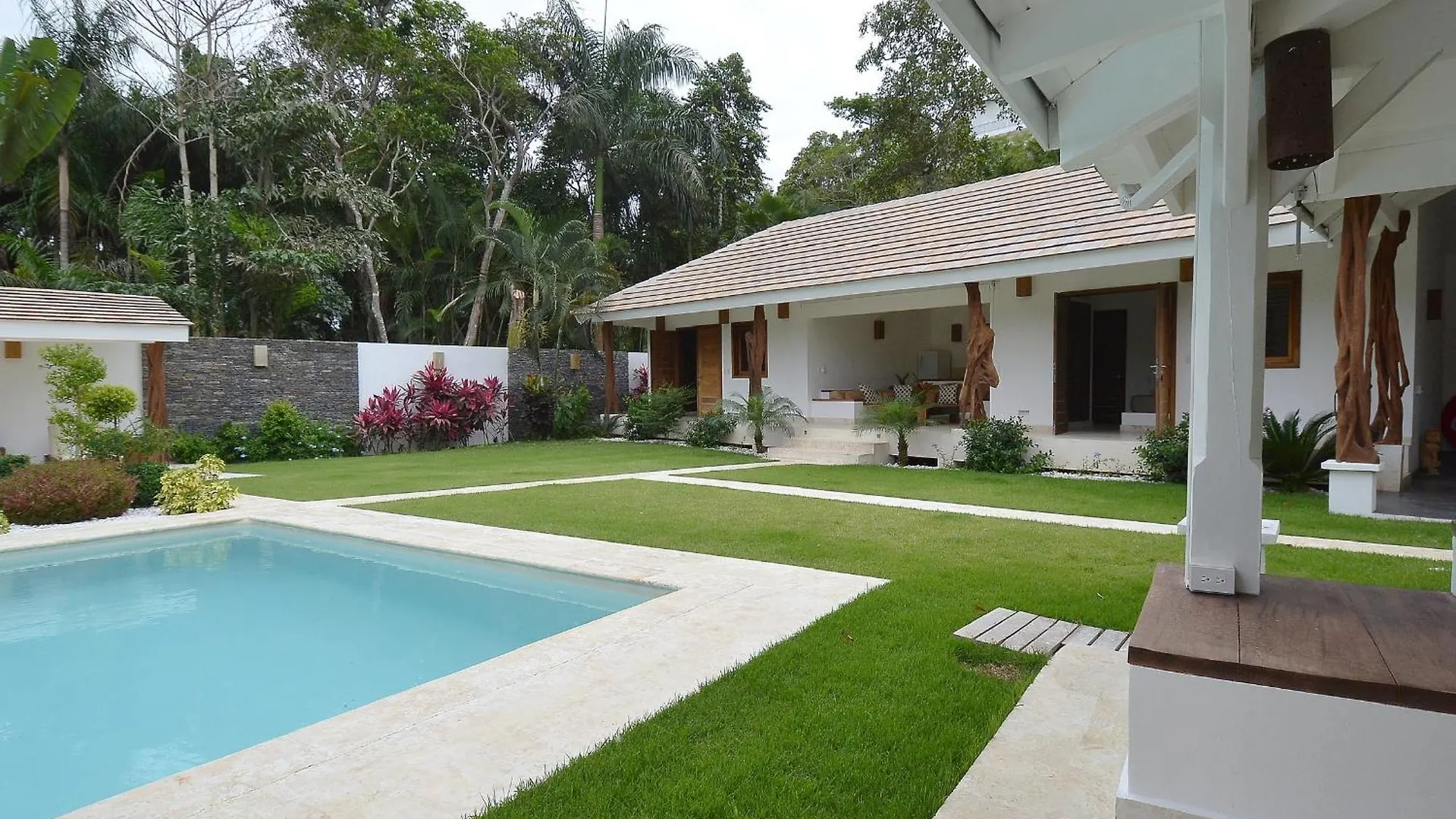Seaside Villa With Housekeeping Staff - Las Terrenas