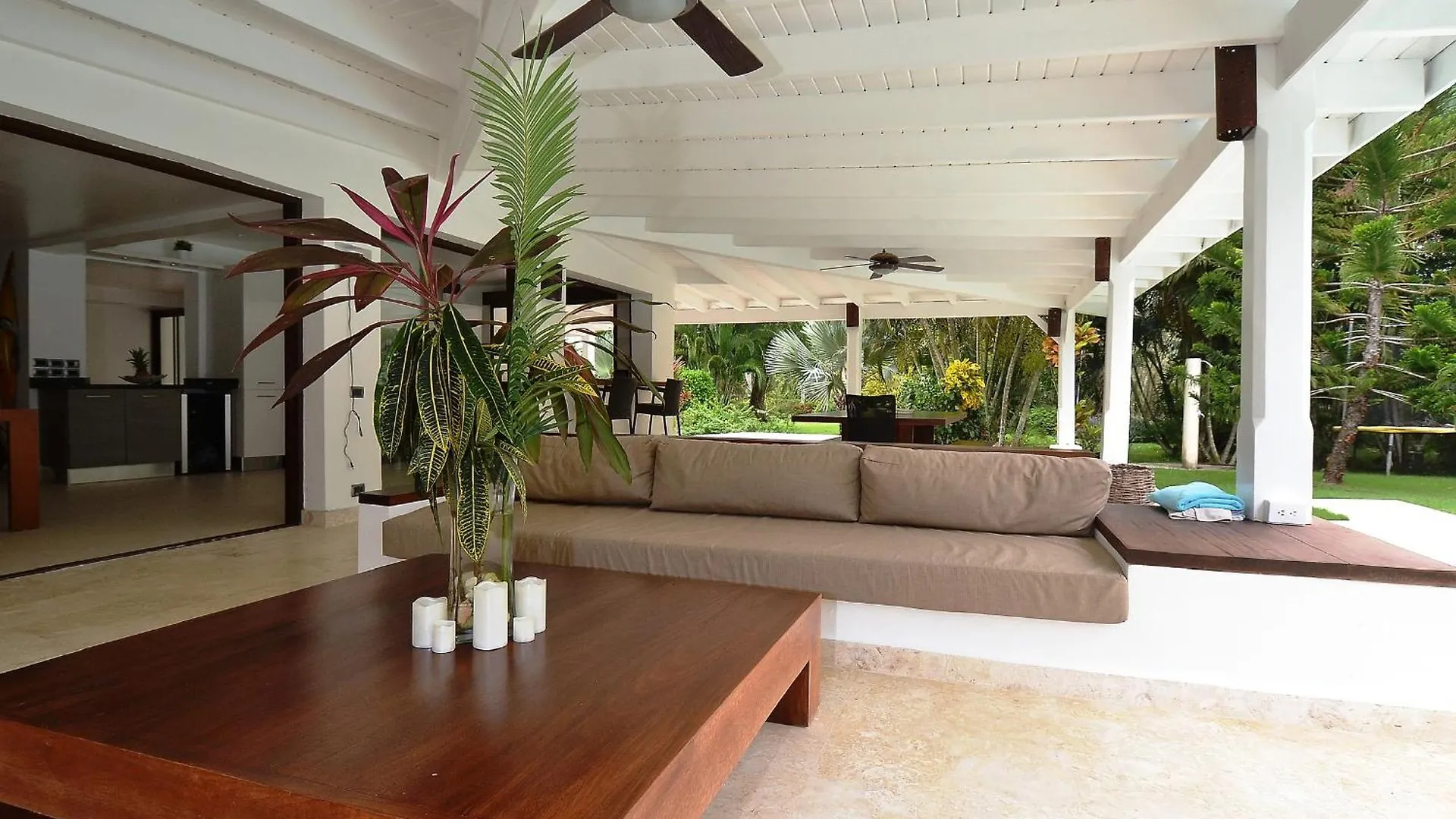 Seaside Villa With Housekeeping Staff - Las Terrenas