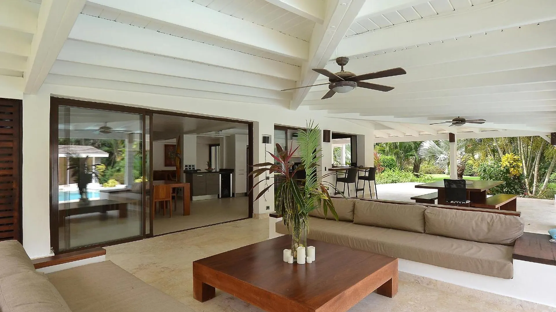 Seaside Villa With Housekeeping Staff - Las Terrenas